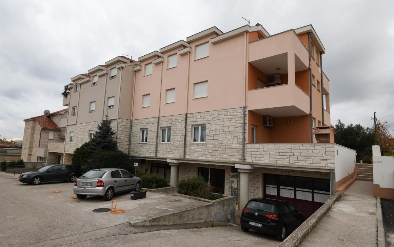 Apartments Mamut Trogir Exteriör bild