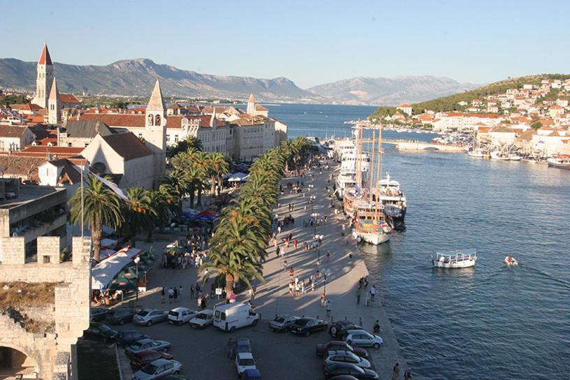 Apartments Mamut Trogir Exteriör bild
