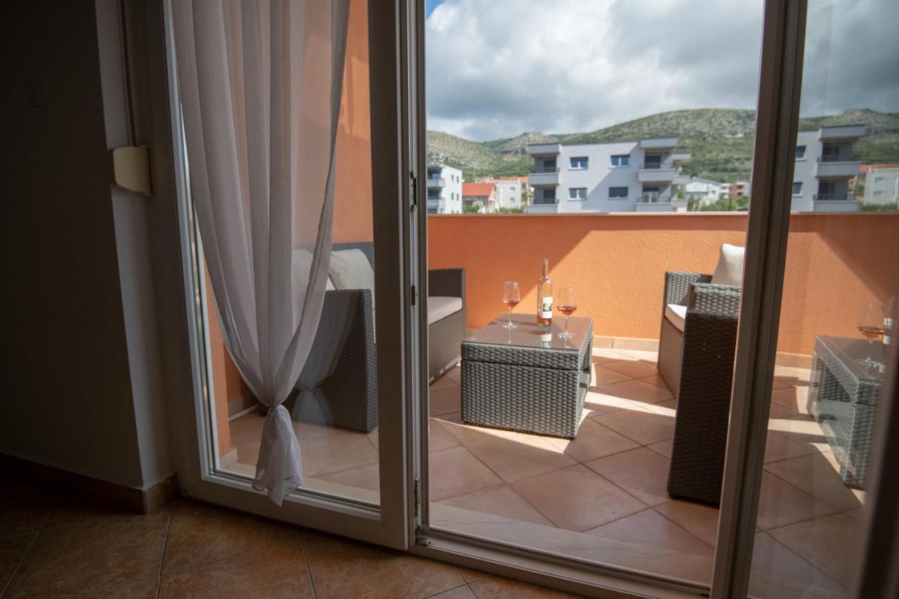 Apartments Mamut Trogir Exteriör bild