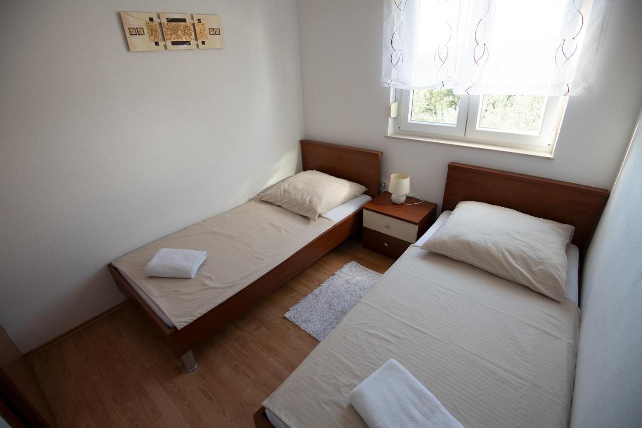 Apartments Mamut Trogir Exteriör bild