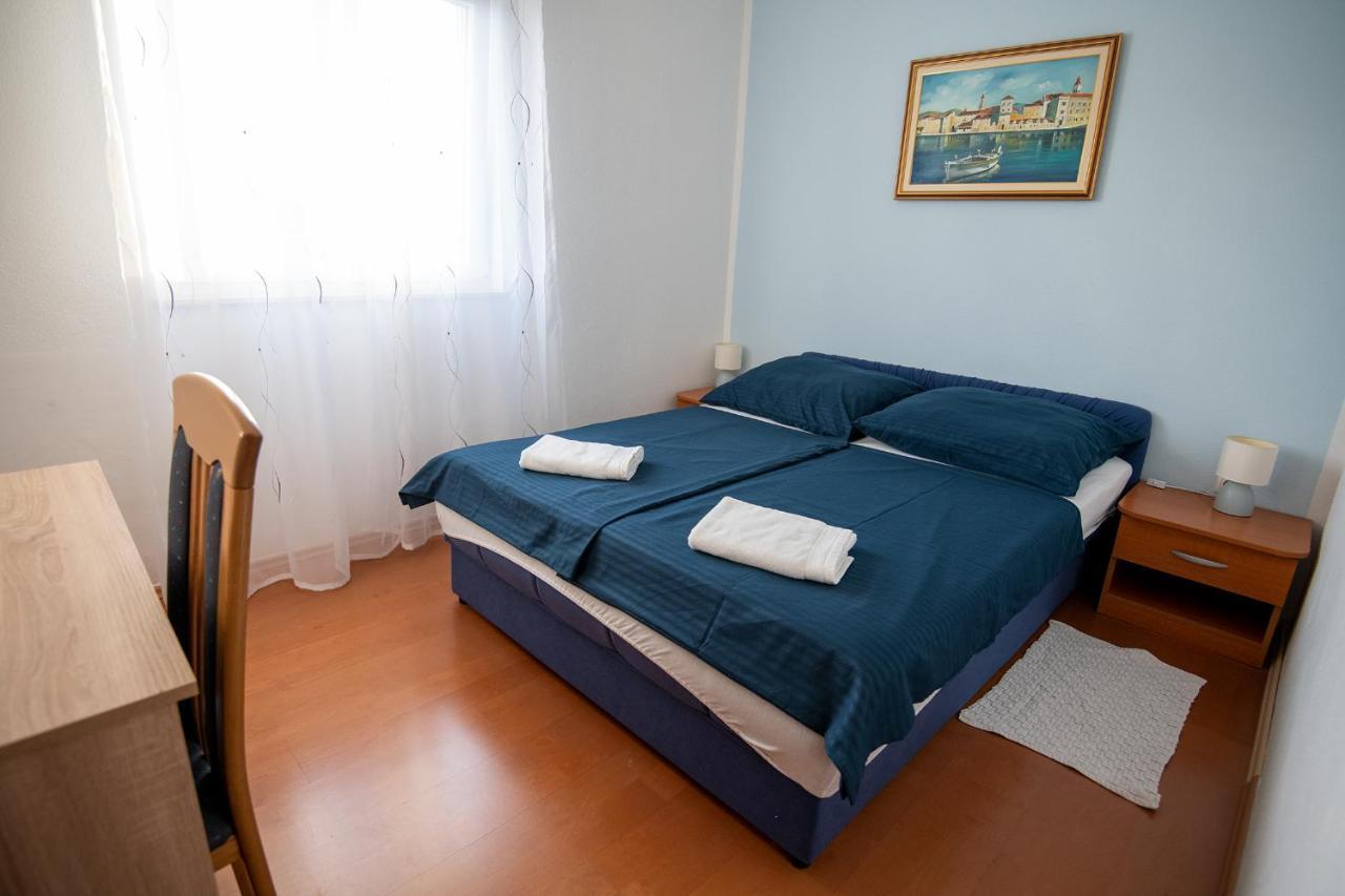 Apartments Mamut Trogir Exteriör bild