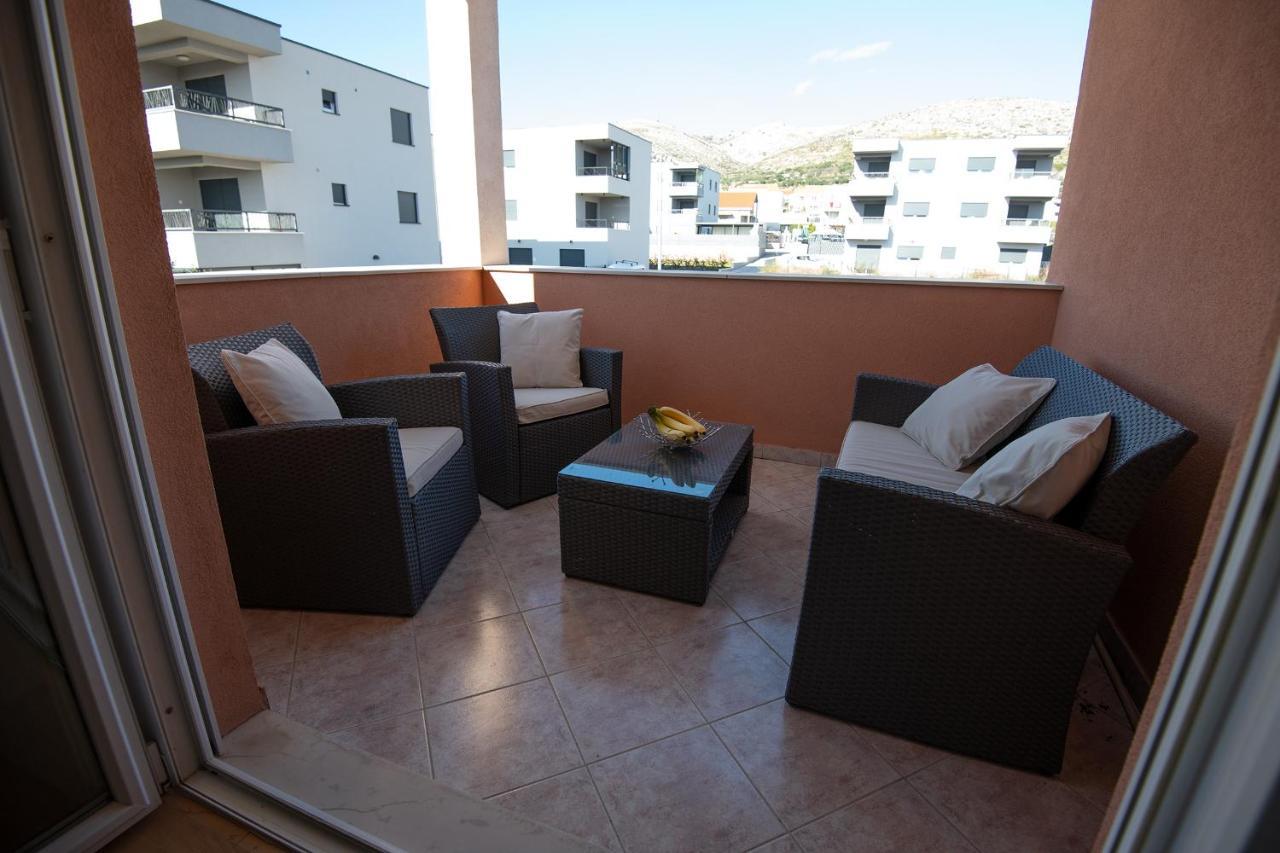 Apartments Mamut Trogir Exteriör bild