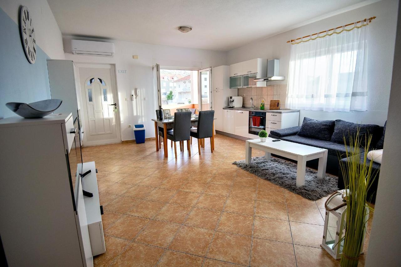 Apartments Mamut Trogir Exteriör bild
